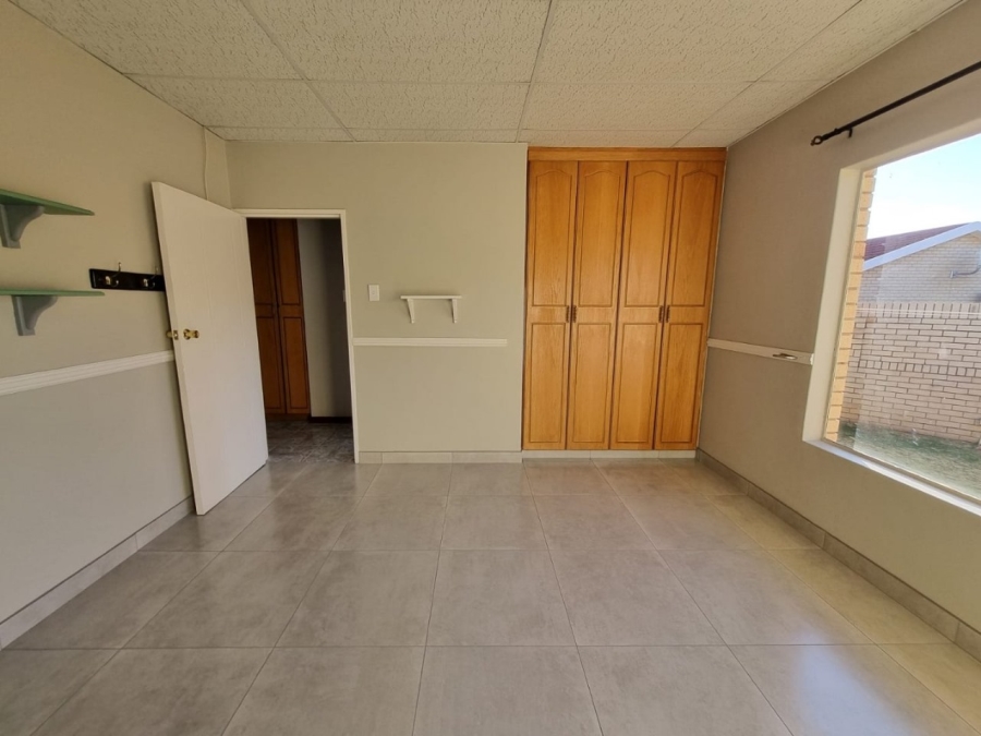 To Let 3 Bedroom Property for Rent in Pentagon Park Free State